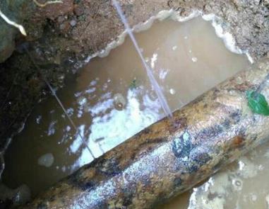 柳林楼顶渗水维修公司分享下地暖漏水的原因及检测方法。